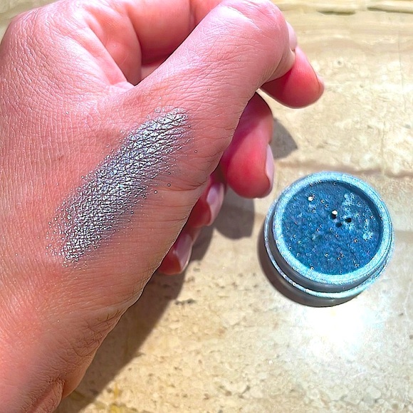 JaDe Celestial Blue Eyeshadow - Picture 2 of 7